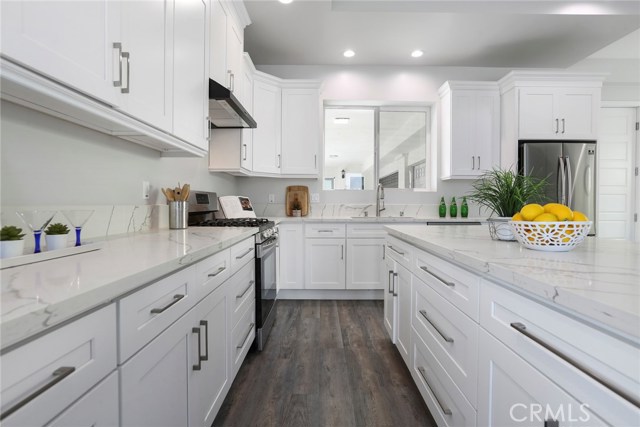2215 Robinson Street, Redondo Beach, California 90278, 4 Bedrooms Bedrooms, ,4 BathroomsBathrooms,Residential,Sold,Robinson,SB20091863