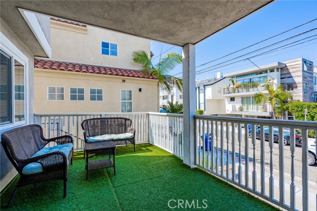 546 11th Street, Hermosa Beach, California 90254, 2 Bedrooms Bedrooms, ,2 BathroomsBathrooms,Residential,Sold,11th,SB19163197