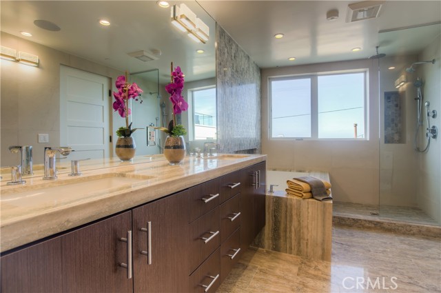 1819 Monterey Boulevard, Hermosa Beach, California 90254, 4 Bedrooms Bedrooms, ,4 BathroomsBathrooms,Residential,Sold,Monterey,SB21046153