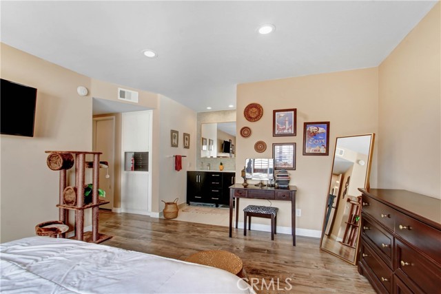 2 Bed Home for Sale in Van Nuys, California