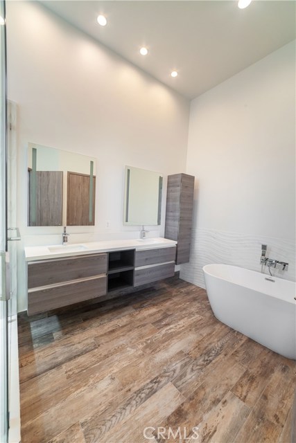 2713 Carnegie Lane, Redondo Beach, California 90278, 4 Bedrooms Bedrooms, ,4 BathroomsBathrooms,Residential,Sold,Carnegie,SB19244755