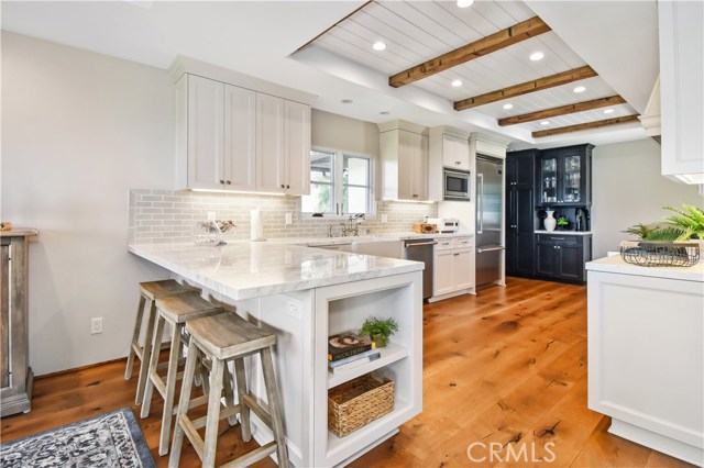 Kitchen with Breakfast Bar