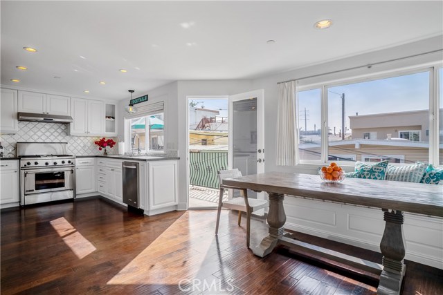 213 Seaview Street, Manhattan Beach, California 90266, 4 Bedrooms Bedrooms, ,3 BathroomsBathrooms,Residential,Sold,Seaview,SB19227675