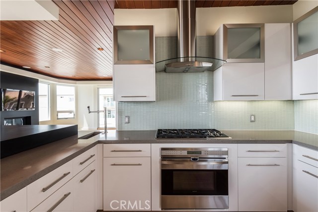 36 15th Street, Hermosa Beach, California 90254, 4 Bedrooms Bedrooms, ,2 BathroomsBathrooms,Residential,Sold,15th,SB18172756