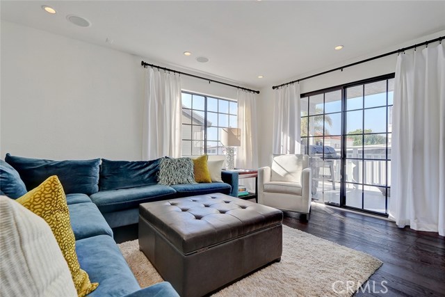 111 Lucia Avenue, Redondo Beach, California 90277, 3 Bedrooms Bedrooms, ,2 BathroomsBathrooms,Residential,Sold,Lucia,SB18257777