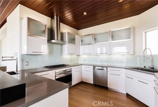 36 15th Street, Hermosa Beach, California 90254, 4 Bedrooms Bedrooms, ,2 BathroomsBathrooms,Residential,Sold,15th,SB18172756