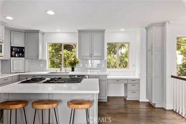 952 15th Street, Hermosa Beach, California 90254, 4 Bedrooms Bedrooms, ,3 BathroomsBathrooms,Residential,Sold,15th,SB20106766