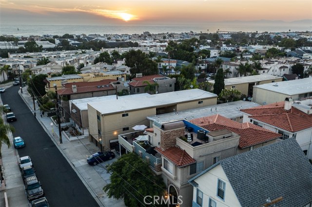 703 1st Street, Hermosa Beach, California 90254, 3 Bedrooms Bedrooms, ,3 BathroomsBathrooms,Residential,Sold,1st,SB19085245