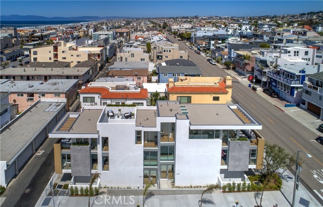 131 2nd Street, Hermosa Beach, California 90254, 4 Bedrooms Bedrooms, ,4 BathroomsBathrooms,Residential,Sold,2nd,SB19073645