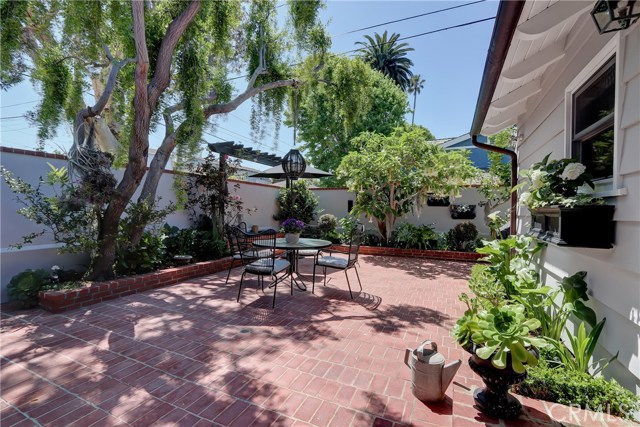 668 36th Street, Manhattan Beach, California 90266, 3 Bedrooms Bedrooms, ,2 BathroomsBathrooms,Residential,Sold,36th,SB20089393