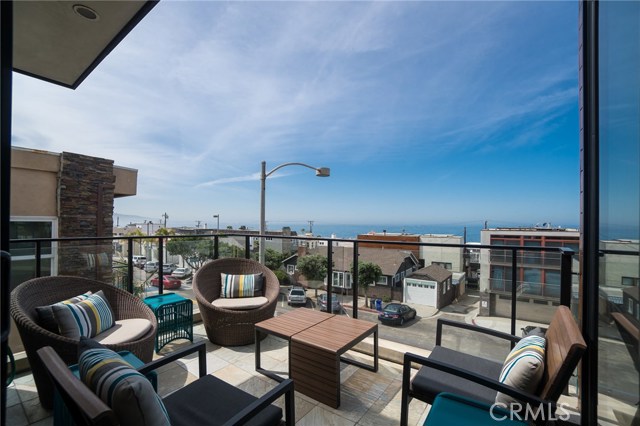 1308 Manhattan Avenue, Manhattan Beach, California 90266, 3 Bedrooms Bedrooms, ,2 BathroomsBathrooms,Residential,Sold,Manhattan,SB18127932