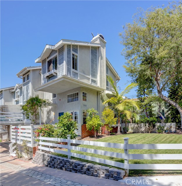 2003 Mathews Avenue, Redondo Beach, California 90278, 3 Bedrooms Bedrooms, ,2 BathroomsBathrooms,Residential,Sold,Mathews,SB20131644