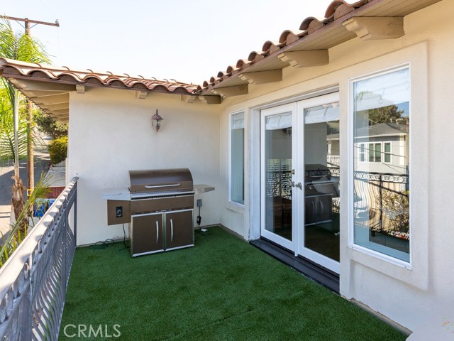 842 8th Street, Hermosa Beach, California 90254, 4 Bedrooms Bedrooms, ,2 BathroomsBathrooms,Residential,Sold,8th,SB19252569