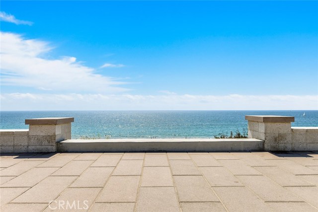 One block to the ocean!