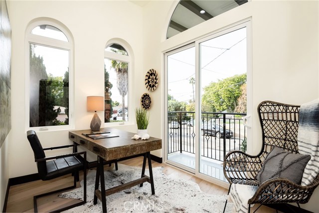 Bonus room / flex room on 1st floor with it's on bathroom.