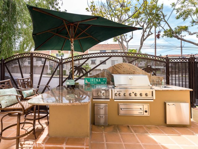 100 Irena Avenue, Redondo Beach, California 90277, 4 Bedrooms Bedrooms, ,3 BathroomsBathrooms,Residential,Sold,Irena,SB17089874