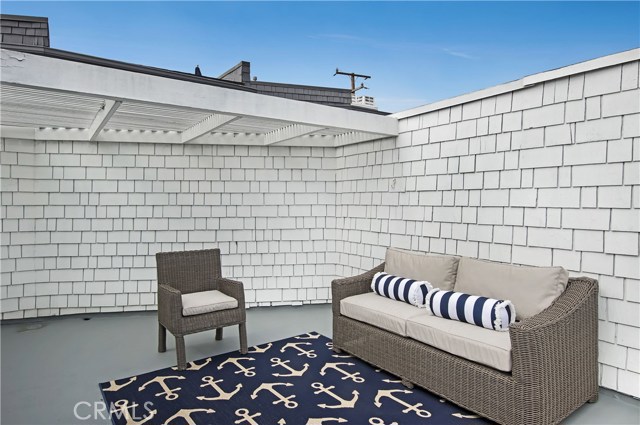 653 Manhattan Beach Boulevard, Manhattan Beach, California 90266, 2 Bedrooms Bedrooms, ,2 BathroomsBathrooms,Residential,Sold,Manhattan Beach,SB19095125