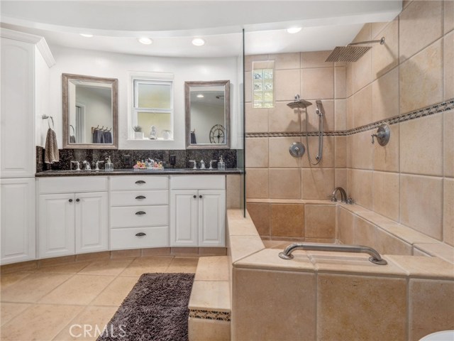 Master bath- double vanity, soaking tub, lots of storage.