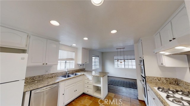 2405 Huntington Lane, Redondo Beach, California 90278, 4 Bedrooms Bedrooms, ,2 BathroomsBathrooms,Residential,Sold,Huntington,SB19271210