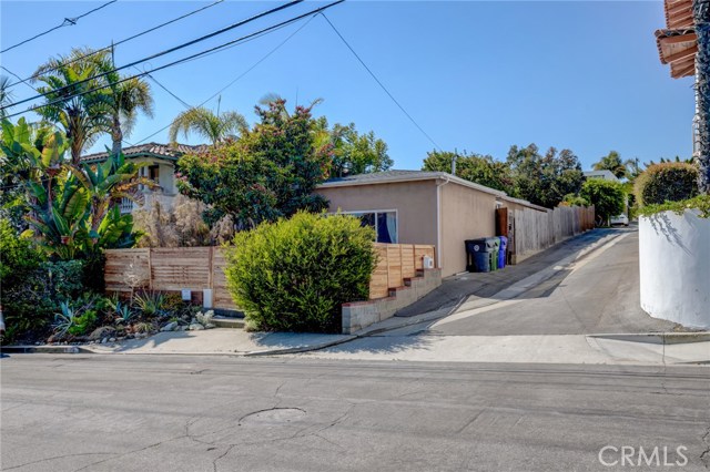 818 11th Street, Manhattan Beach, California 90266, 3 Bedrooms Bedrooms, ,2 BathroomsBathrooms,Residential,Sold,11th,SB20165873