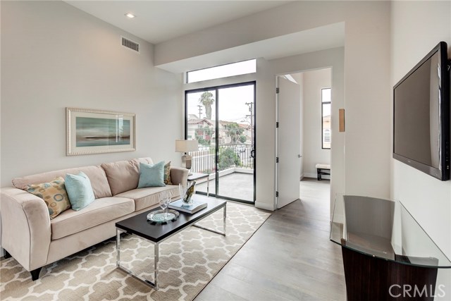 1909 Huntington Lane, Redondo Beach, California 90278, 4 Bedrooms Bedrooms, ,3 BathroomsBathrooms,Residential,Sold,Huntington,PV18234490