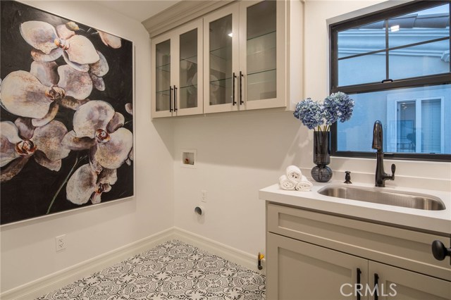 1761 11th Street, Manhattan Beach, California 90266, 5 Bedrooms Bedrooms, ,4 BathroomsBathrooms,Residential,Sold,11th,SB19152576