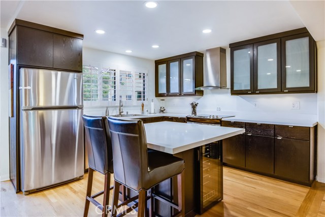 27 Coronado Court, Manhattan Beach, California 90266, 2 Bedrooms Bedrooms, ,3 BathroomsBathrooms,Residential,Sold,Coronado,PV18241500
