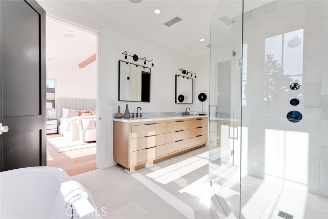 3405 Pine Avenue, Manhattan Beach, California 90266, 5 Bedrooms Bedrooms, ,4 BathroomsBathrooms,Residential,Sold,Pine,SB20165715