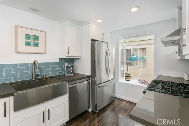 943 1st Street, Hermosa Beach, California 90254, 2 Bedrooms Bedrooms, ,2 BathroomsBathrooms,Residential,Sold,1st,SB17097562