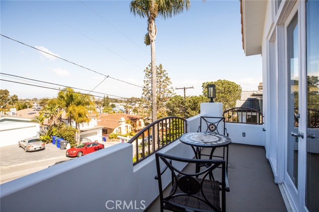 844 10th Street, Manhattan Beach, California 90266, 5 Bedrooms Bedrooms, ,4 BathroomsBathrooms,Residential,Sold,10th,SB19052513