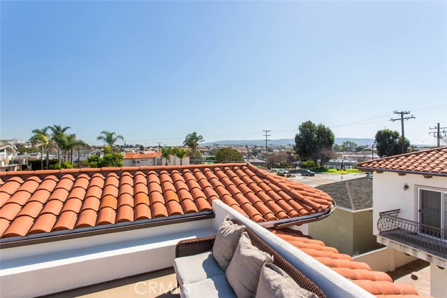 502 Juanita Avenue, Redondo Beach, California 90277, 3 Bedrooms Bedrooms, ,2 BathroomsBathrooms,Residential,Sold,Juanita,OC17042114