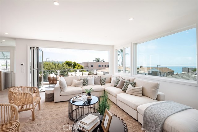 409 30th Street, Manhattan Beach, California 90266, 4 Bedrooms Bedrooms, ,2 BathroomsBathrooms,Residential,Sold,30th,SB20162447