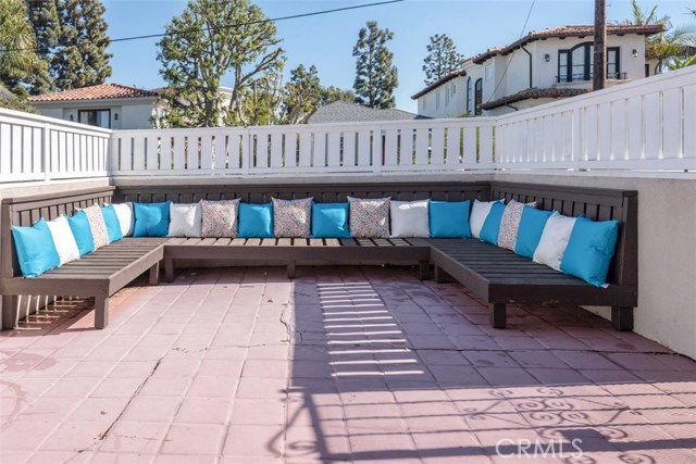 2105 Walnut Avenue, Manhattan Beach, California 90266, 4 Bedrooms Bedrooms, ,2 BathroomsBathrooms,Residential,Sold,Walnut,SB19018685