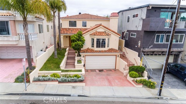 938 18th Street, Hermosa Beach, California 90254, 4 Bedrooms Bedrooms, ,3 BathroomsBathrooms,Residential,Sold,18th,SB18151791