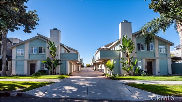 211 Helberta Avenue, Redondo Beach, California 90277, 2 Bedrooms Bedrooms, ,2 BathroomsBathrooms,Residential,Sold,Helberta,SB19015019