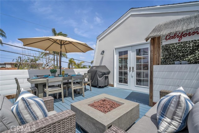 719 Anderson Street, Manhattan Beach, California 90266, 4 Bedrooms Bedrooms, ,2 BathroomsBathrooms,Residential,Sold,Anderson,SB21078067