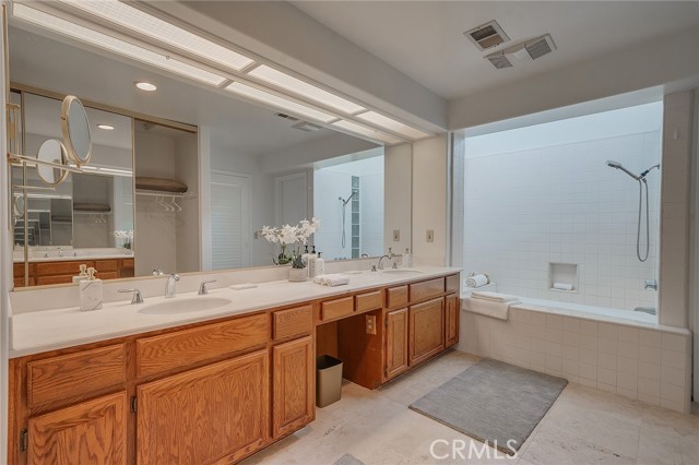 21 Cordoba Court, Manhattan Beach, California 90266, 2 Bedrooms Bedrooms, ,2 BathroomsBathrooms,Residential,Sold,Cordoba,SB21027335