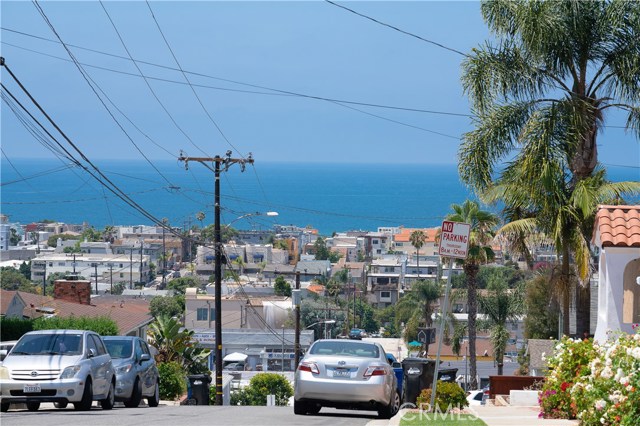 1001 8th Place, Hermosa Beach, California 90254, 3 Bedrooms Bedrooms, ,1 BathroomBathrooms,Residential,Sold,8th,SB18207949