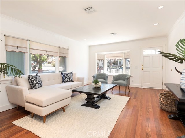 2713 Oak Avenue, Manhattan Beach, California 90266, 4 Bedrooms Bedrooms, ,2 BathroomsBathrooms,Residential,Sold,Oak,SB19125153