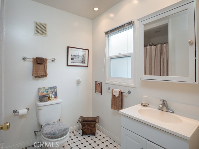 224 Bayview, Hermosa Beach, California 90254, 3 Bedrooms Bedrooms, ,1 BathroomBathrooms,Residential,Sold,Bayview,SB17267078