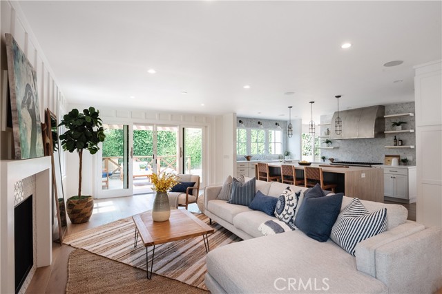 933 9th Street, Manhattan Beach, California 90266, 4 Bedrooms Bedrooms, ,2 BathroomsBathrooms,Residential,Sold,9th,SB21112500