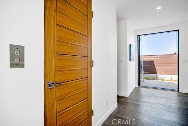 945 7th Street, Hermosa Beach, California 90254, 4 Bedrooms Bedrooms, ,3 BathroomsBathrooms,Residential,Sold,7th,SB19140226