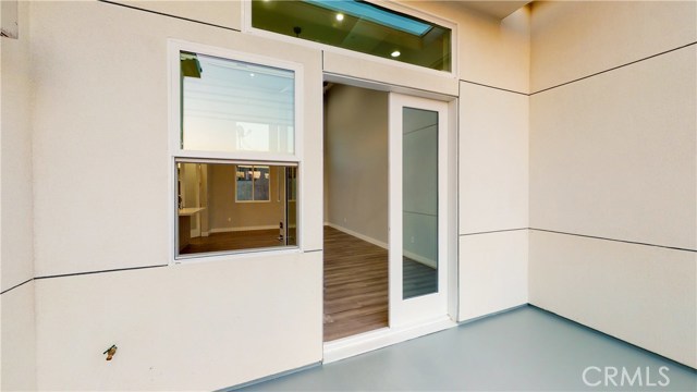 ACCESS TO LIVING ROOM BALCONY