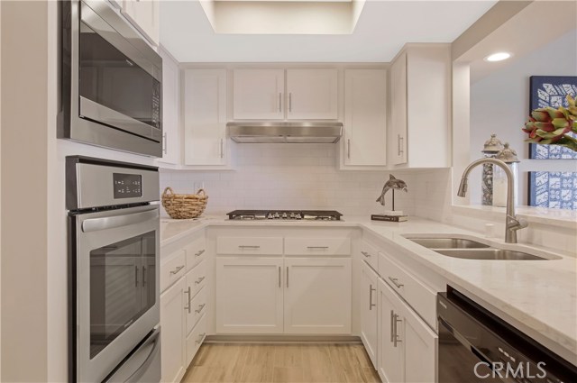 653 Manhattan Beach Boulevard, Manhattan Beach, California 90266, 2 Bedrooms Bedrooms, ,2 BathroomsBathrooms,Residential,Sold,Manhattan Beach,SB19095125