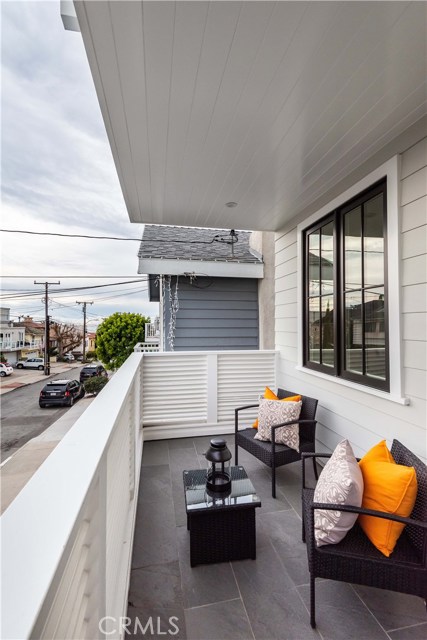 653 13th Street, Manhattan Beach, California 90266, 4 Bedrooms Bedrooms, ,2 BathroomsBathrooms,Residential,Sold,13th,SB19011414