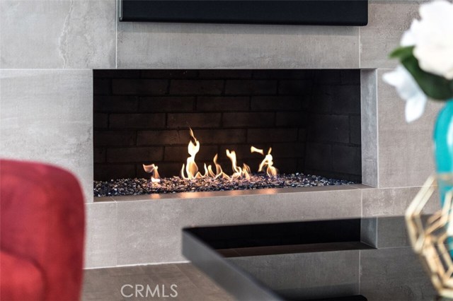 Gas fireplace