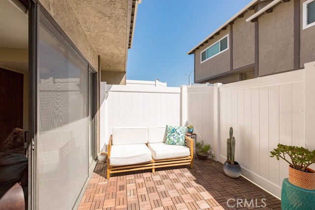 1140 Manhattan Beach Boulevard, Manhattan Beach, California 90266, 2 Bedrooms Bedrooms, ,3 BathroomsBathrooms,Residential,Sold,Manhattan Beach,SB17069886