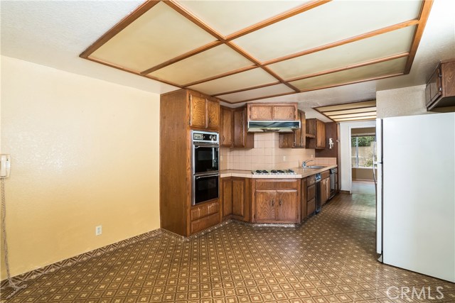 2004 Nelson Avenue, Redondo Beach, California 90278, 4 Bedrooms Bedrooms, ,3 BathroomsBathrooms,Residential,Sold,Nelson,SB17138213