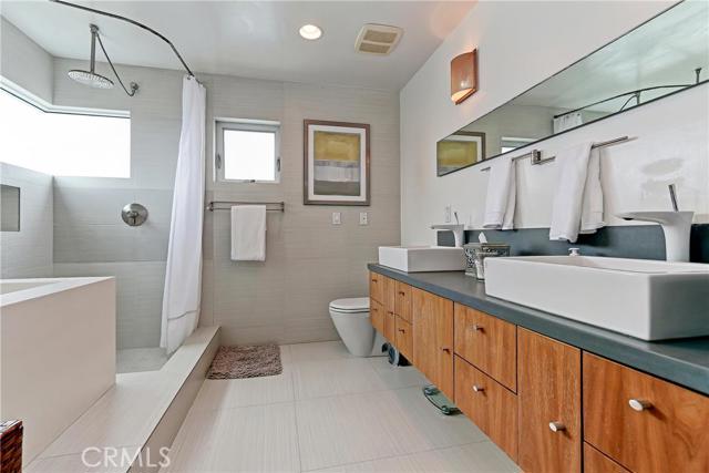 2417 Crest Drive, Manhattan Beach, California 90266, 3 Bedrooms Bedrooms, ,3 BathroomsBathrooms,Residential,Sold,Crest,SB17073042