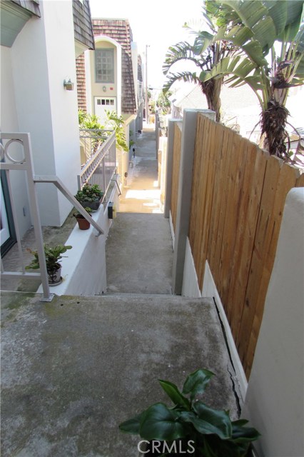 110 Guadalupe Avenue, Redondo Beach, California 90277, 3 Bedrooms Bedrooms, ,1 BathroomBathrooms,Residential,Sold,Guadalupe,OC17057982